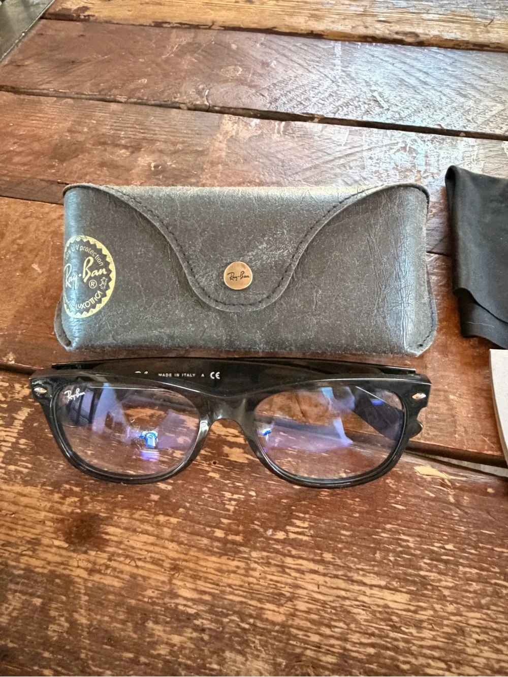 Ray Ban wayfarer sunglasses. Blue light lenses.